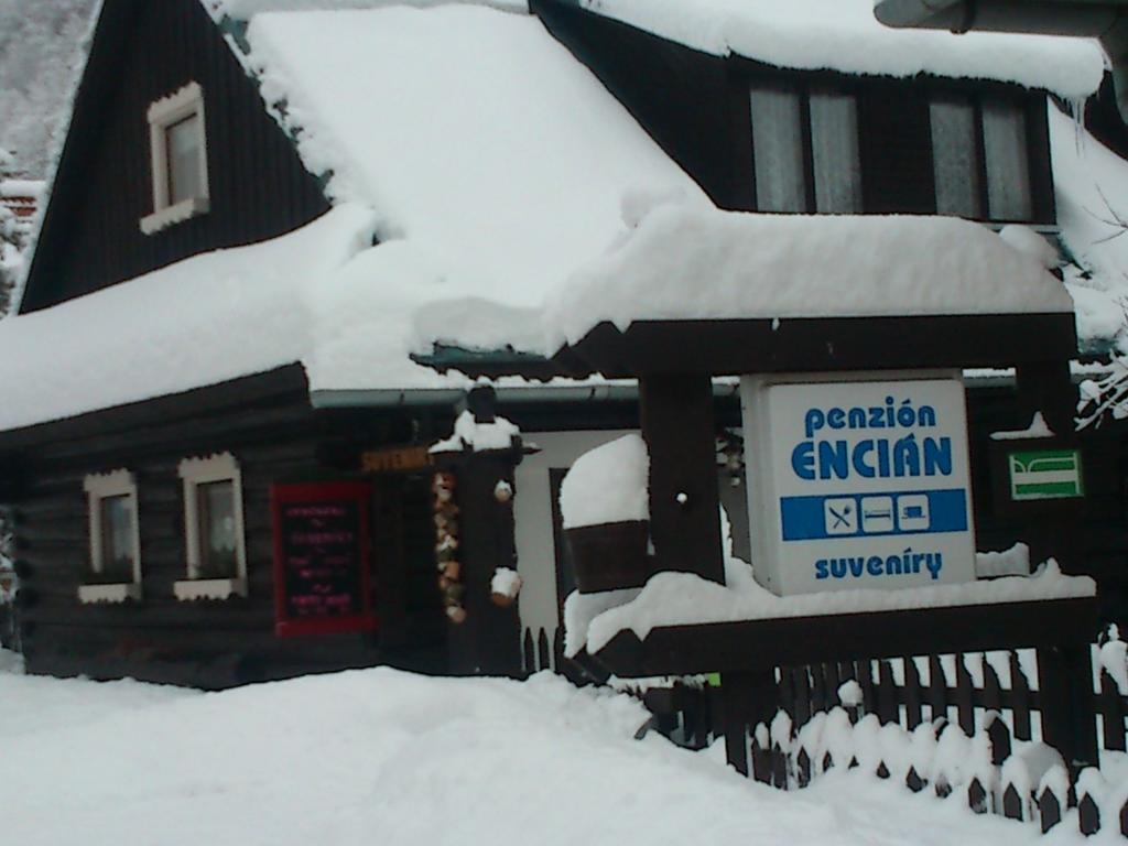 Penzion Encian Mýto pod Ďumbierom Extérieur photo